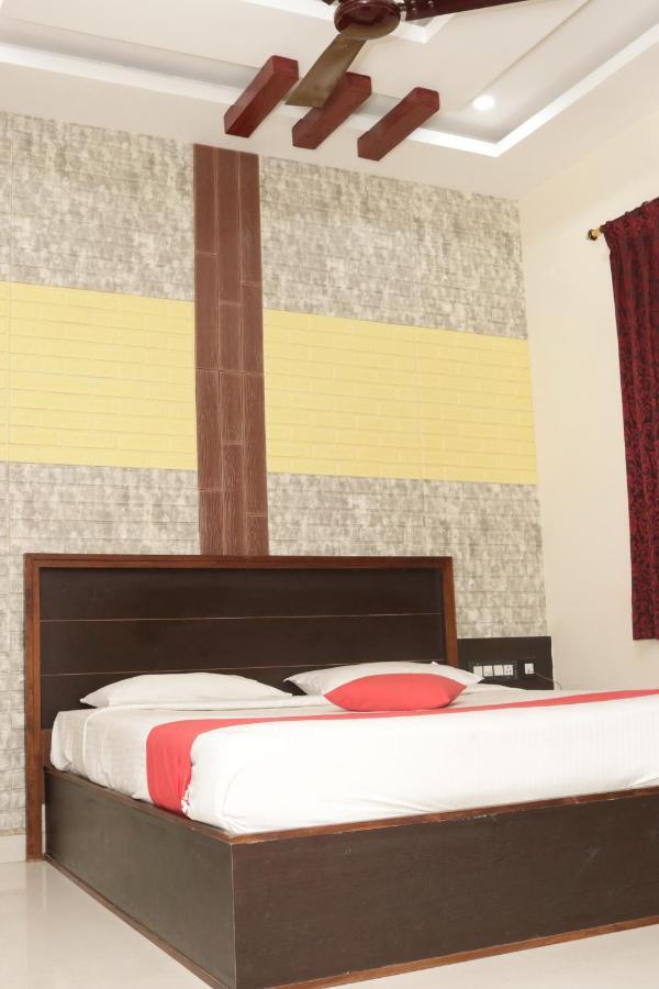 E S Residency Hotell Theni Exteriör bild