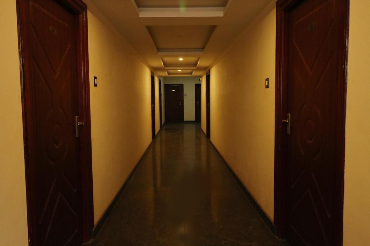 E S Residency Hotell Theni Exteriör bild