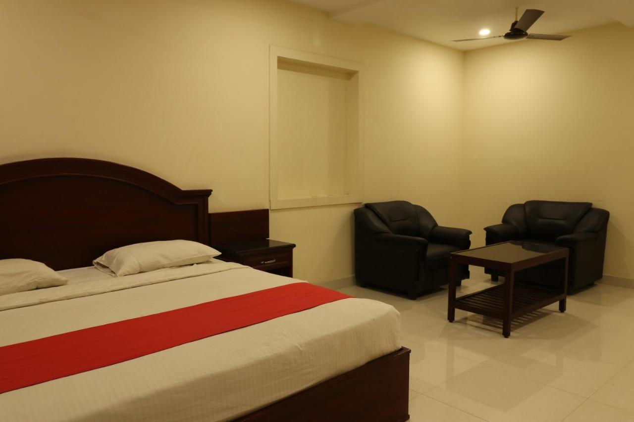 E S Residency Hotell Theni Exteriör bild