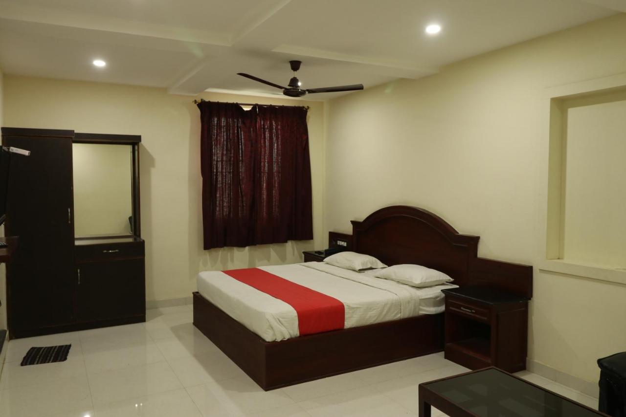 E S Residency Hotell Theni Exteriör bild