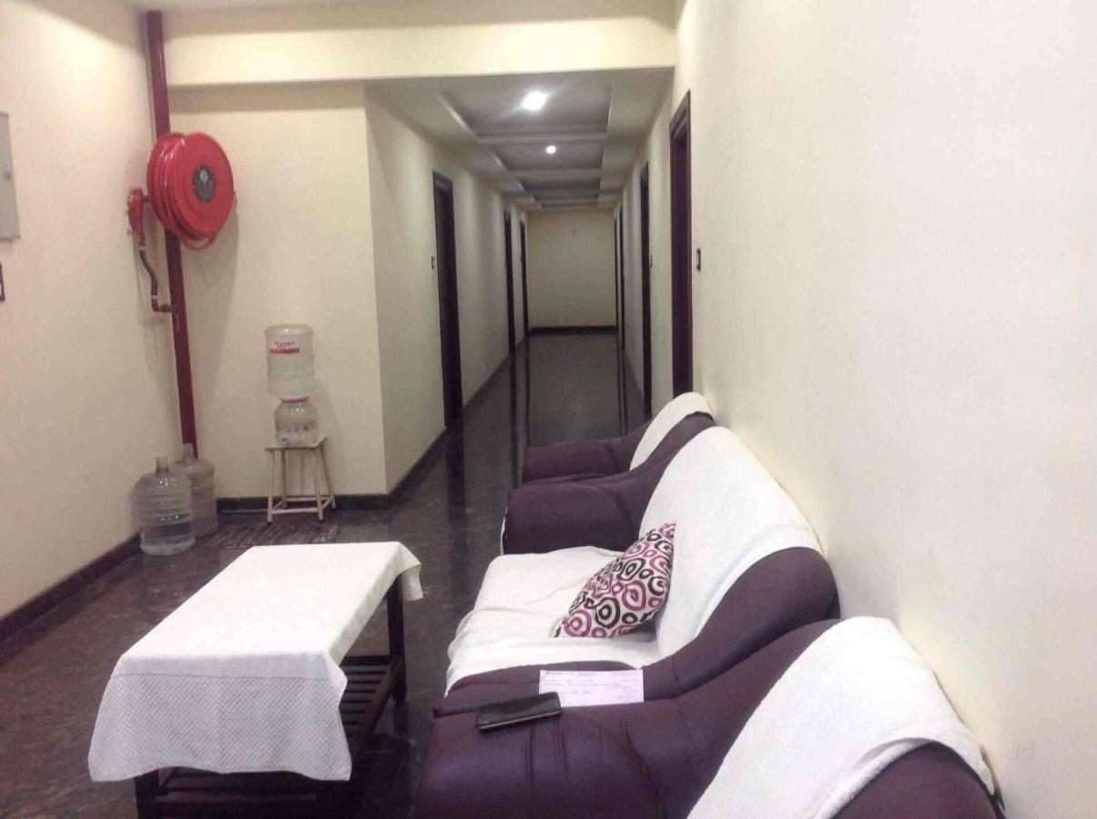 E S Residency Hotell Theni Exteriör bild