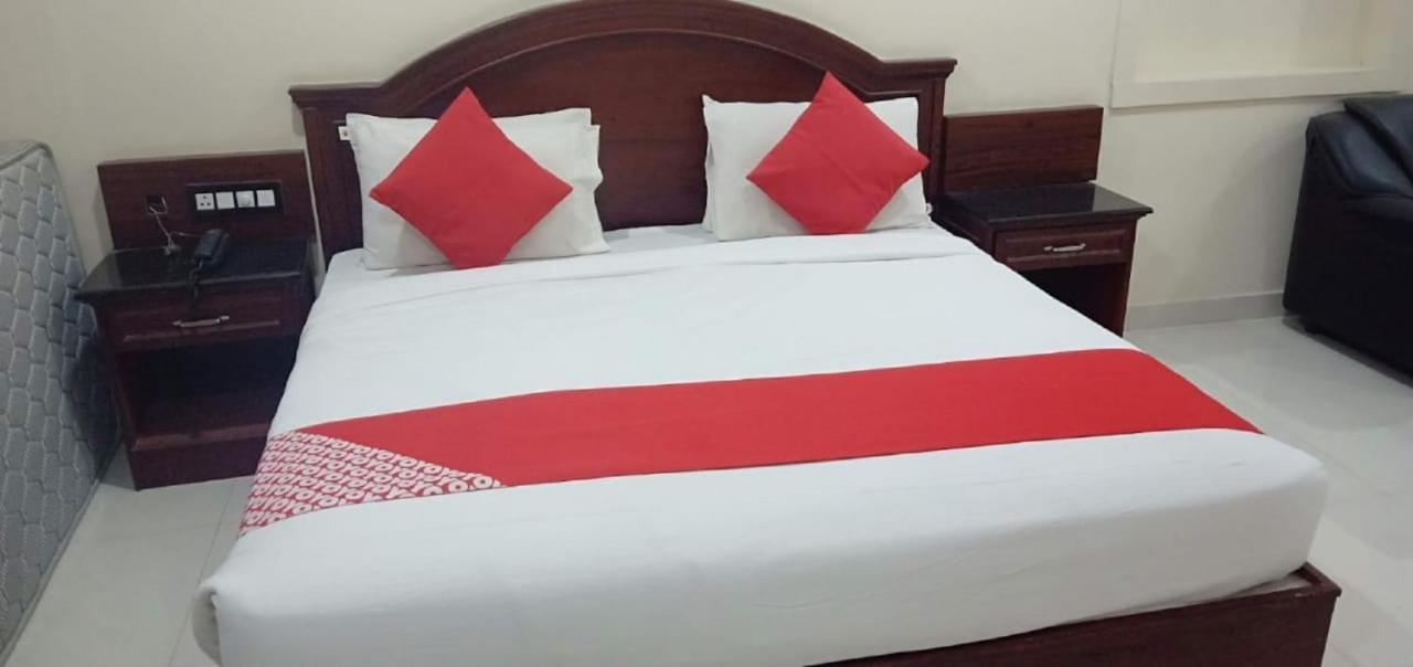 E S Residency Hotell Theni Exteriör bild