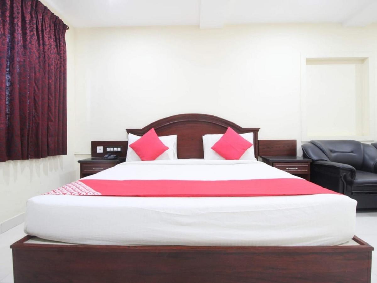 E S Residency Hotell Theni Exteriör bild